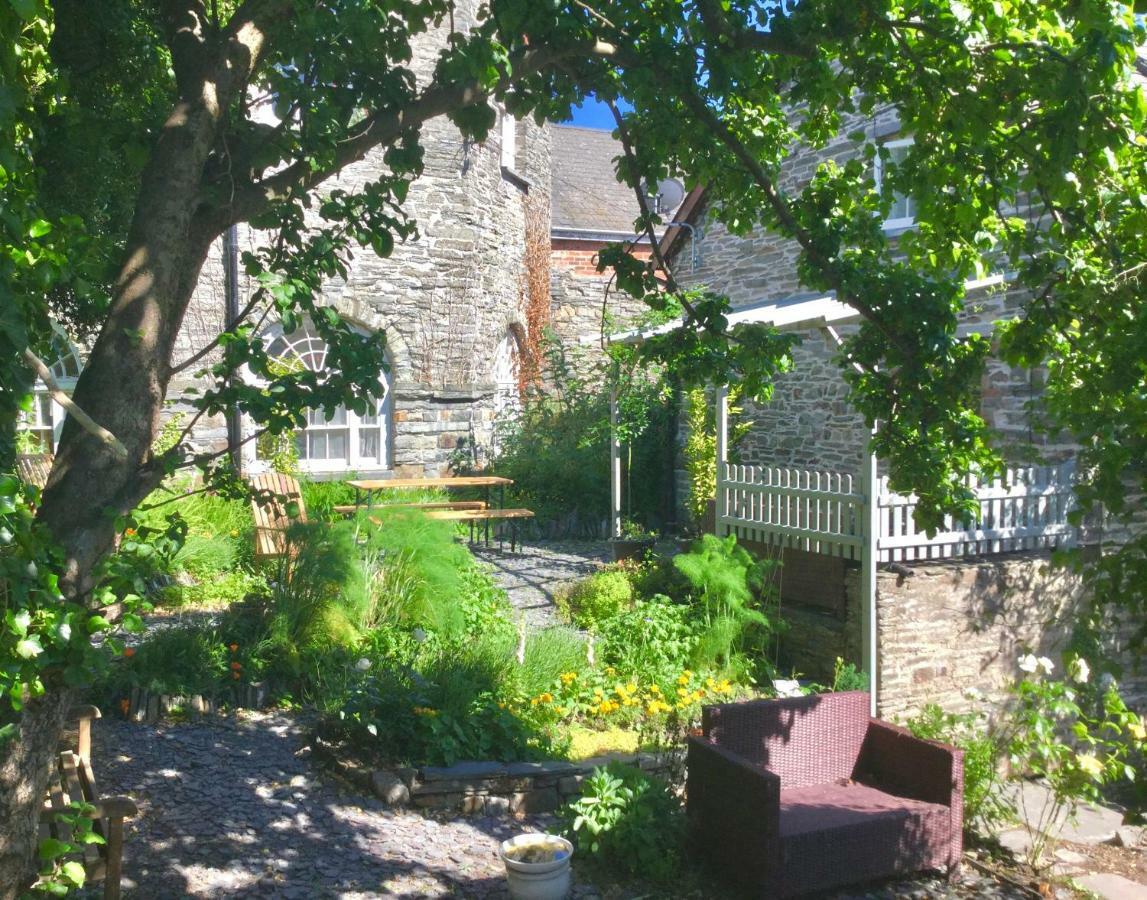 The Attic Apartment, Quay Street Studios Cardigan Exterior photo